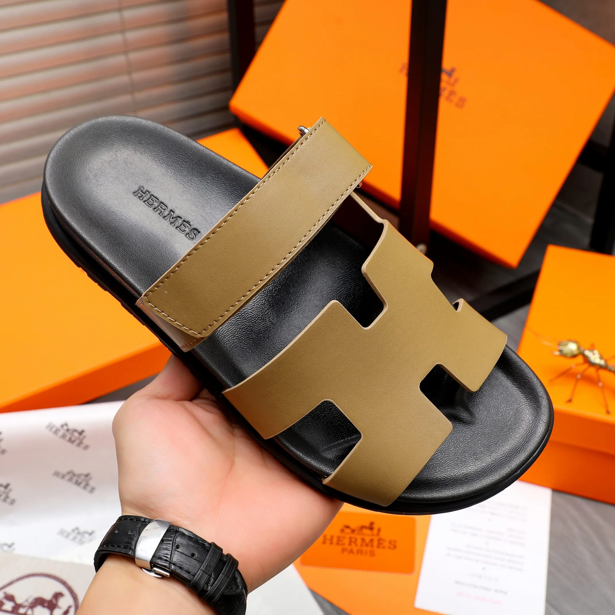 Men's shoes 💰340 Product trademark: Hermes "Hermes" Couple's slippers Regular size: 36-46 Product materials: Selected high-quality cowhide upper, microfiber lining, original outsole